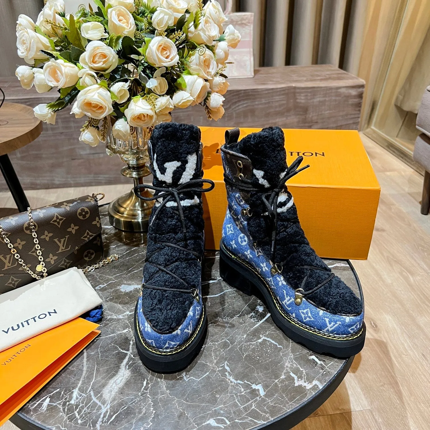 Premium  LUV BOOTS 042